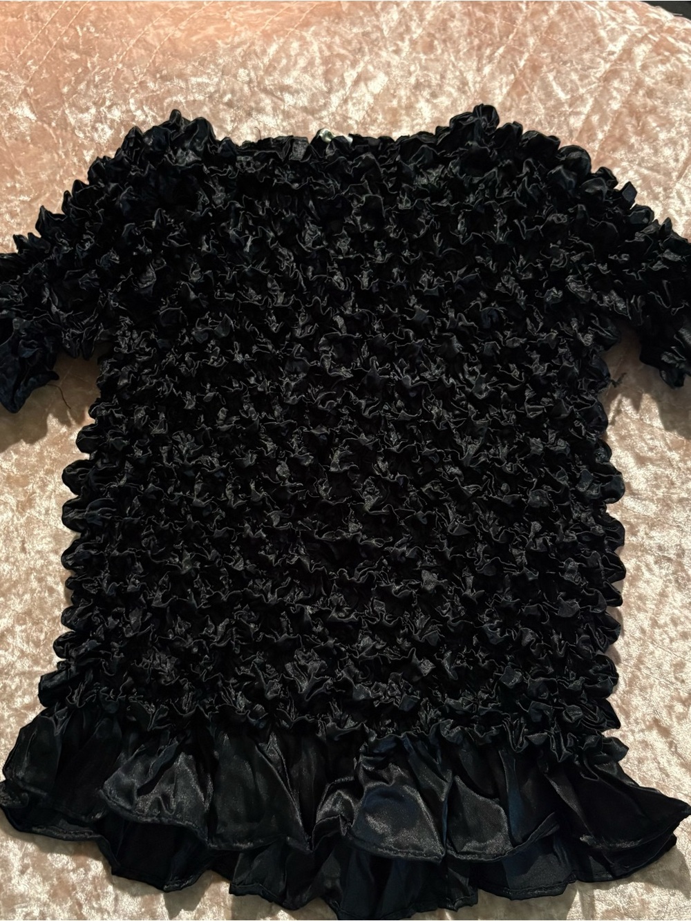 One size fits all puff Black Ruffled Short Sleeve Top vintage